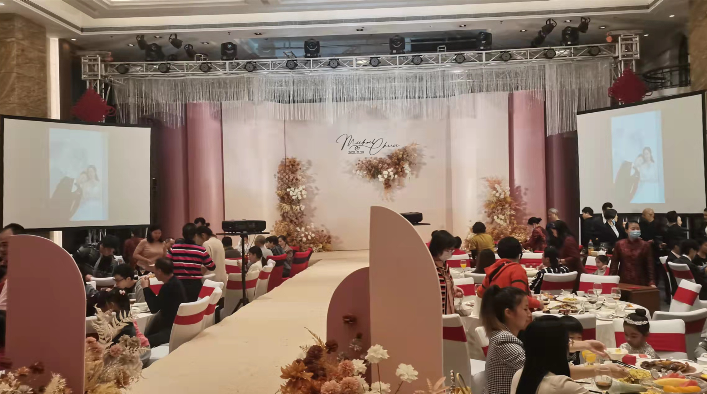 婚礼上如何选择租赁投影仪